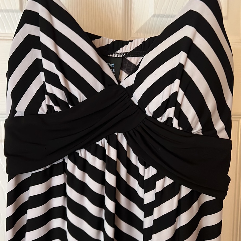 Dress - Picture 2 of 4